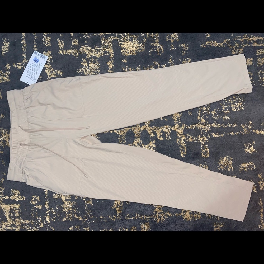 Lululemon Beyond The Studio Pant Slim - Tab/Cream BRAND NEW W TAGS